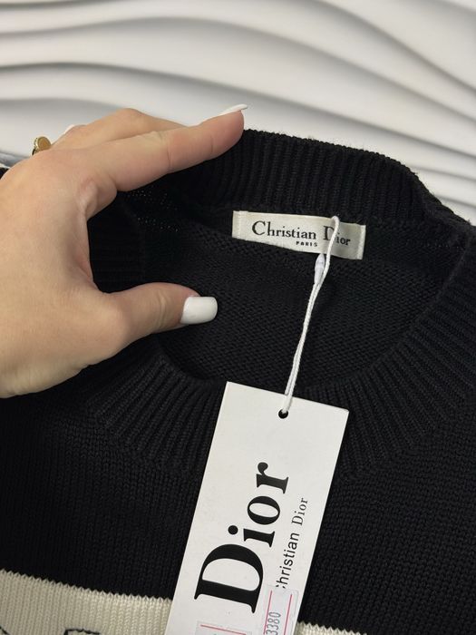 Черный с белым свитер люкс бренд