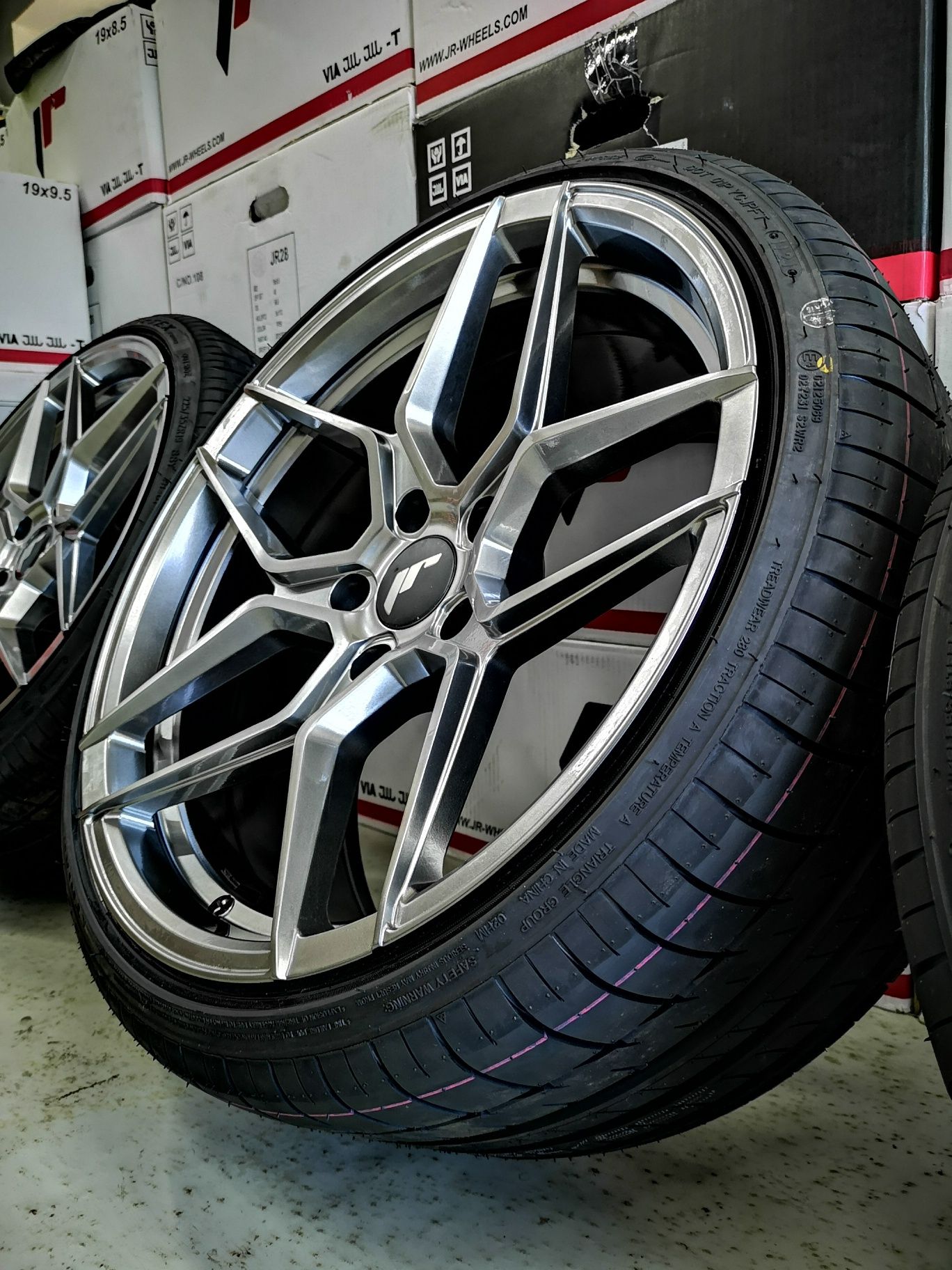 Felgi Japan Racing JR34 19" 19x8,5" 19x9,5" Kia Stinger GT