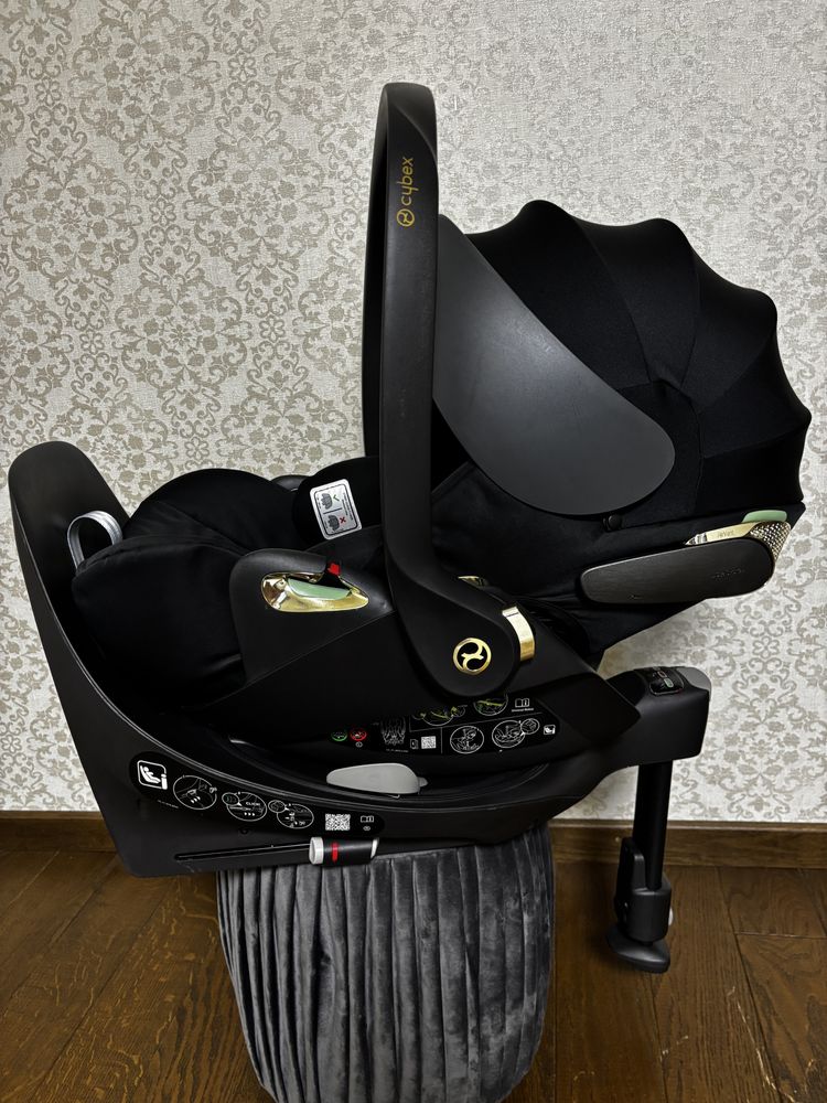 Автокрісло Cybex Cloud T i-Size by Jeremy Scott Wings відмінний стан