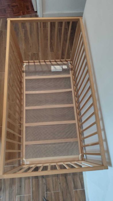 Berço Ikea com colchão incluído