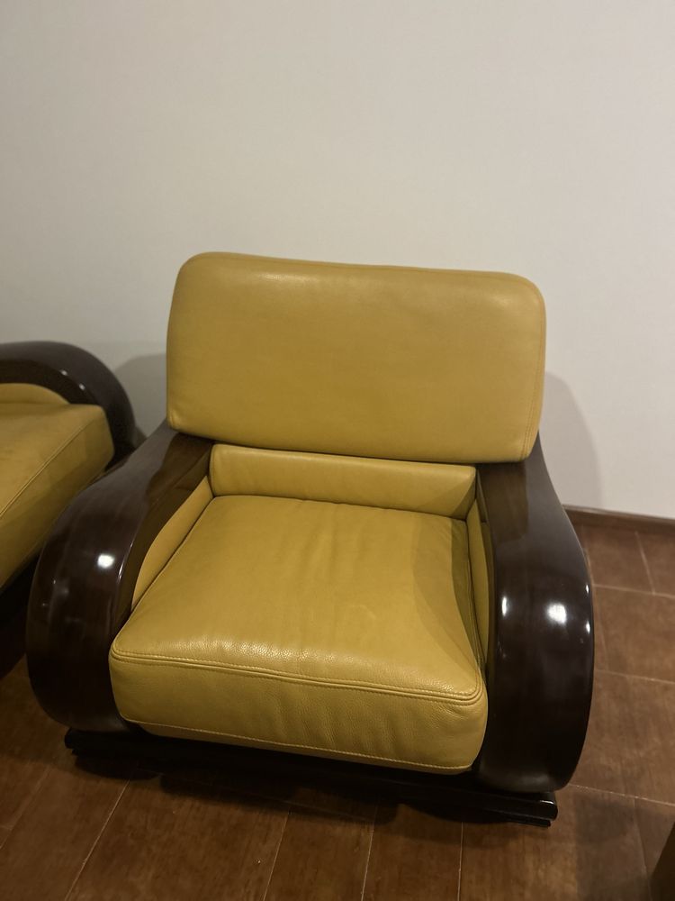 Conjunto de Sofás em Pele – 1 Sofá de 2 Lugares + 2 Poltronas