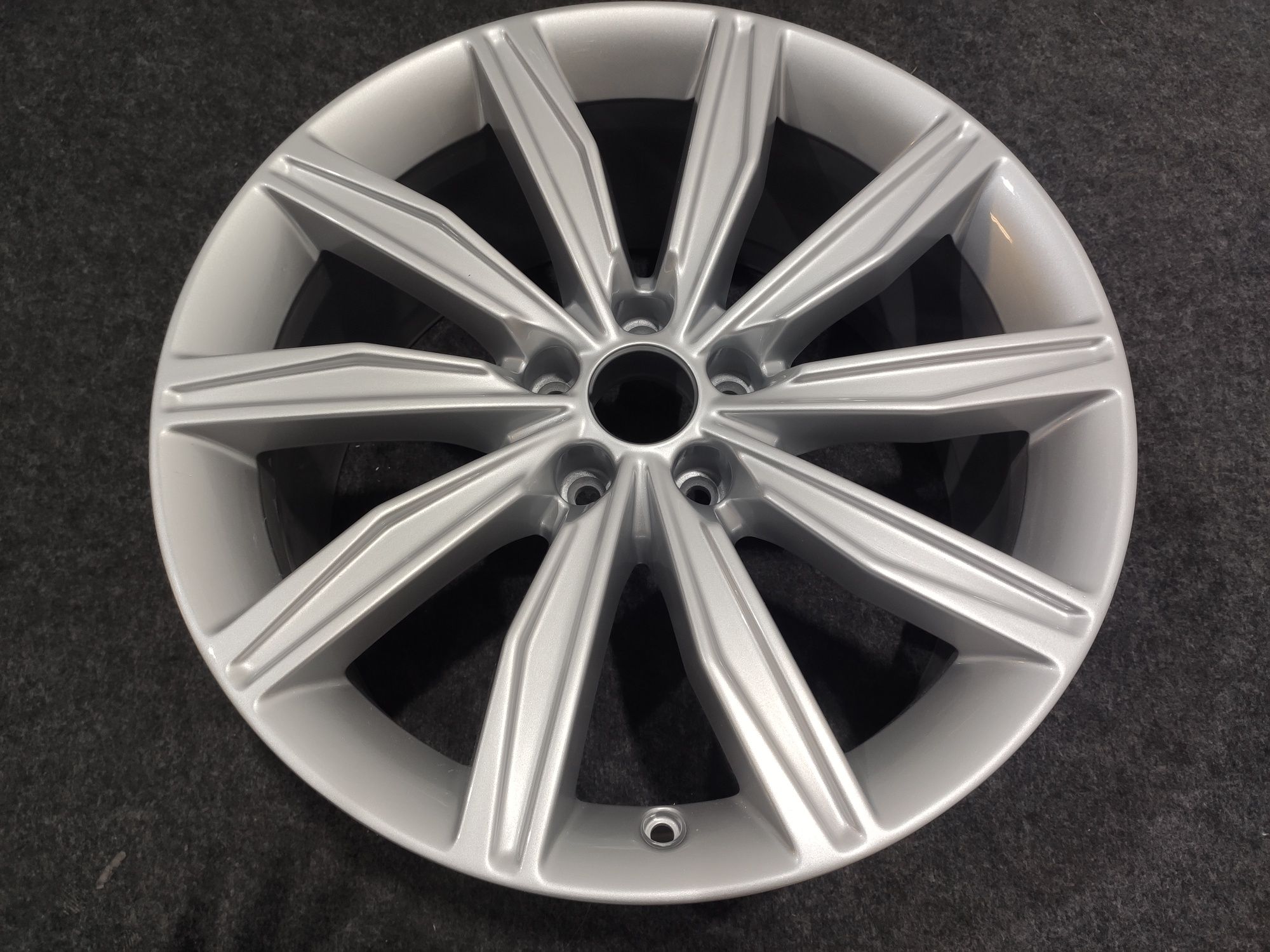 Felga aluminiowa 19 cali Audi A6 S6 C8 S-Line 4K0 Oryginał