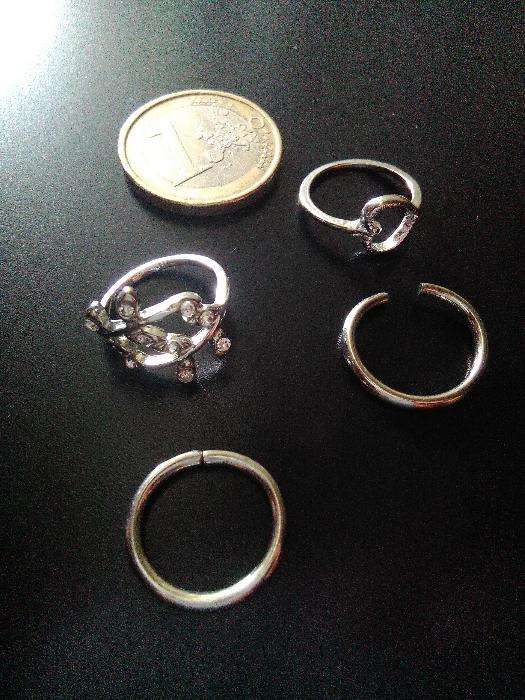 Conjunto de 4 mini anéis em metal