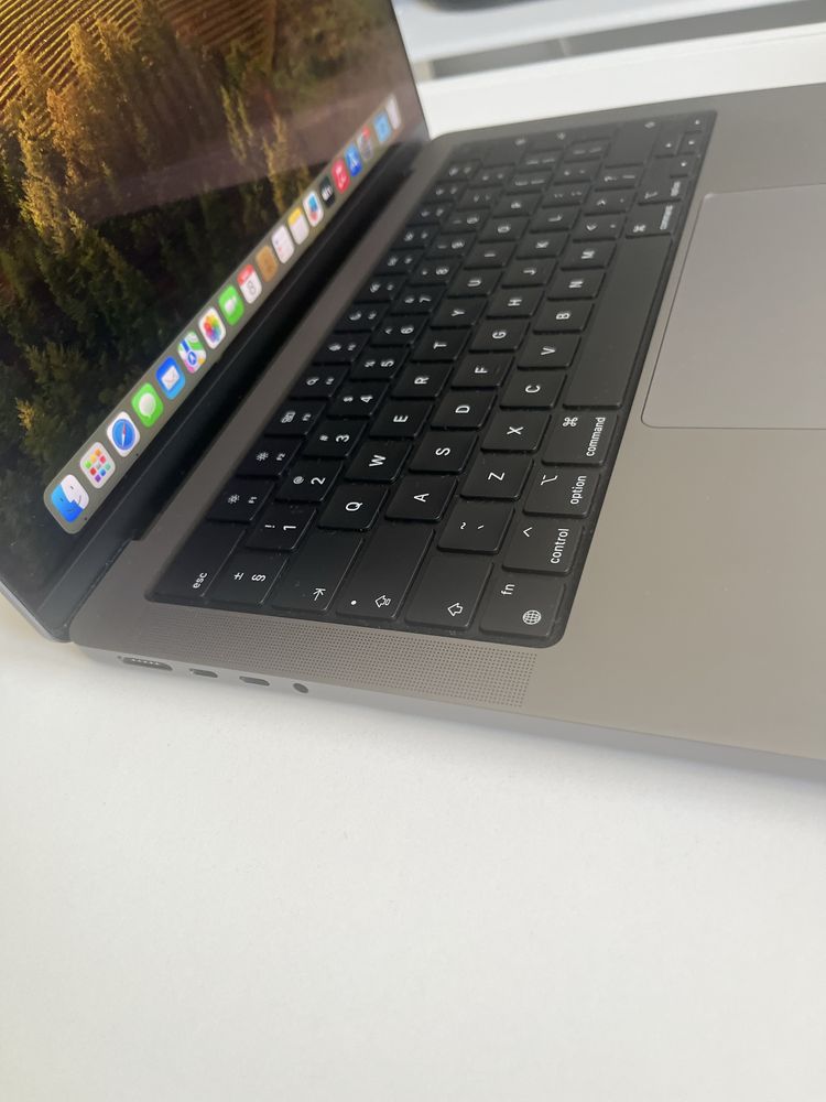 Apple MacBook Pro 14 / M2 / 16GB RAM / 1TB SSD