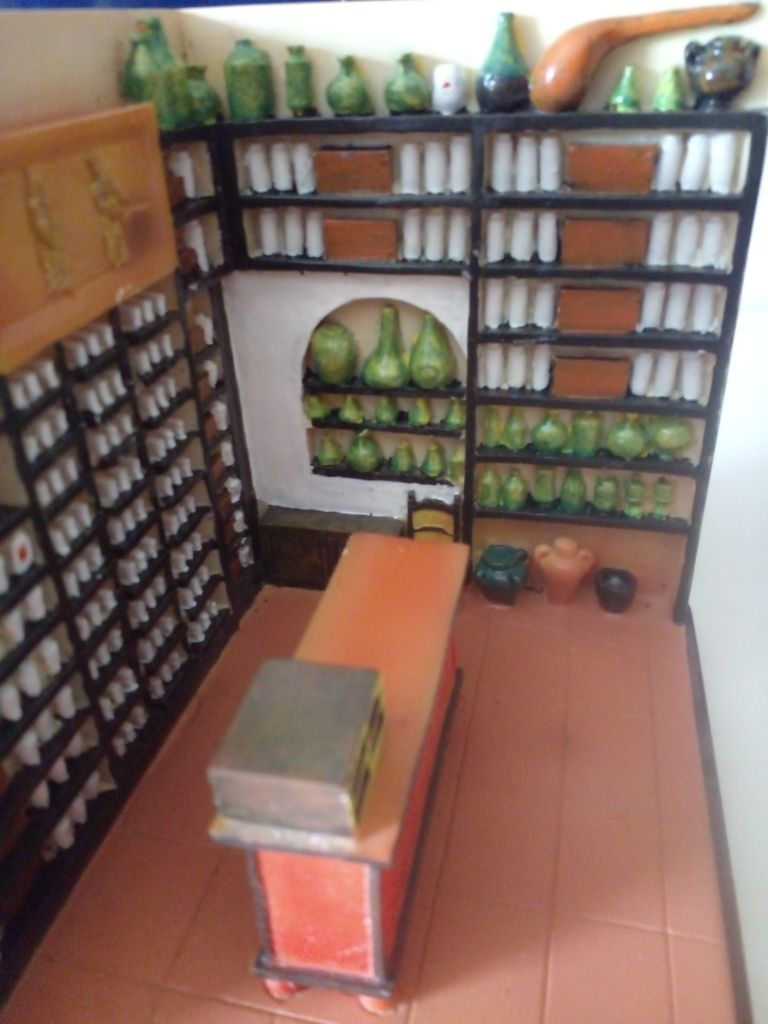 Antigo DIORAMA de Farmácia antiga em loiça