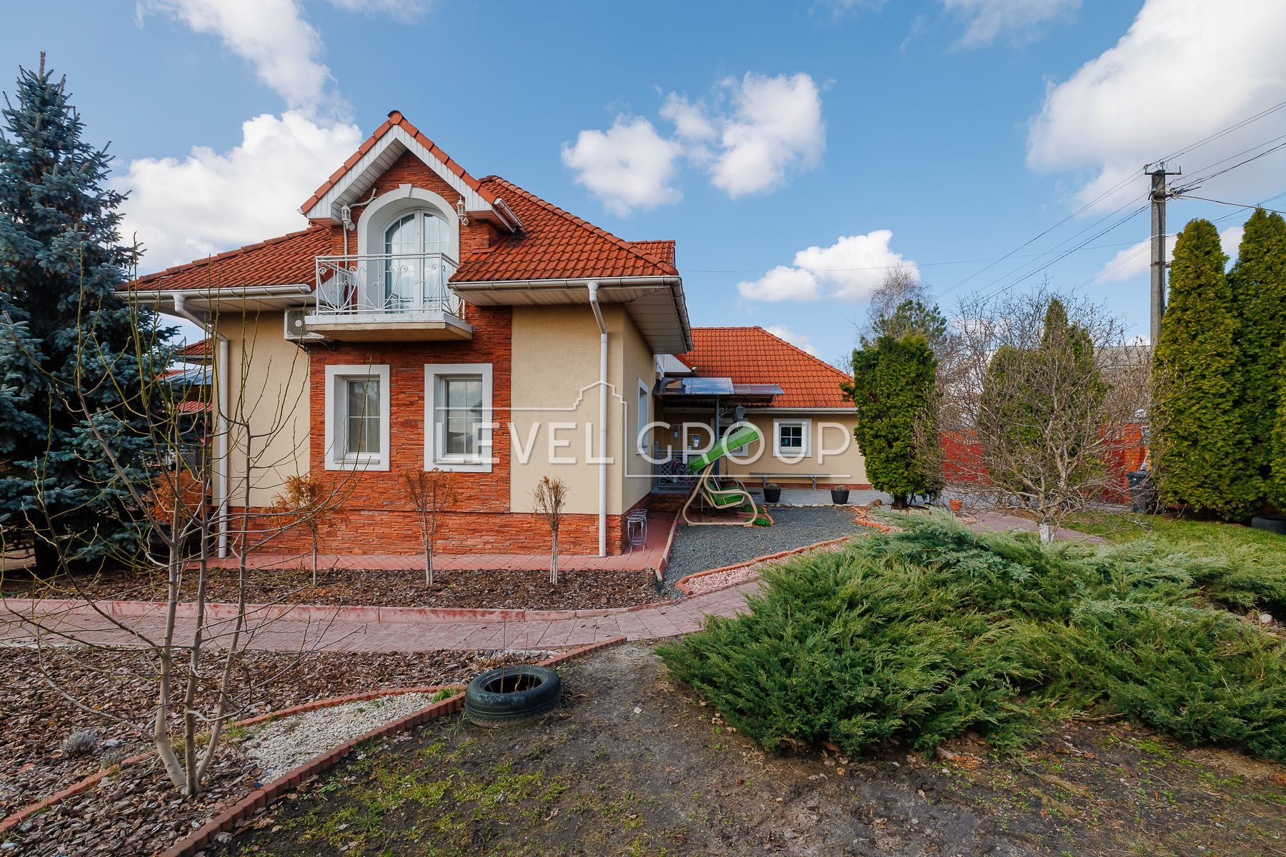 Продаж будинку з ремонтом,Глеваха біля лісу та озер,250 кв.м,8.3 сотки