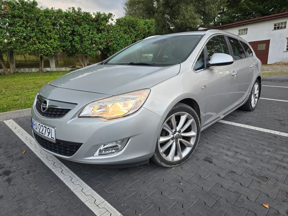 Opel Astra Opel Astra J 1.4 turbo Cosmo 2011 r 140km