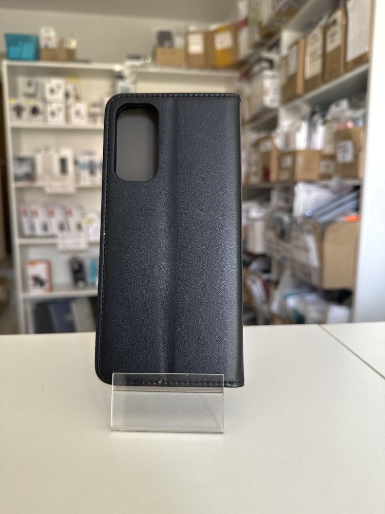 Etui zamykane czarne do Samsung A05s