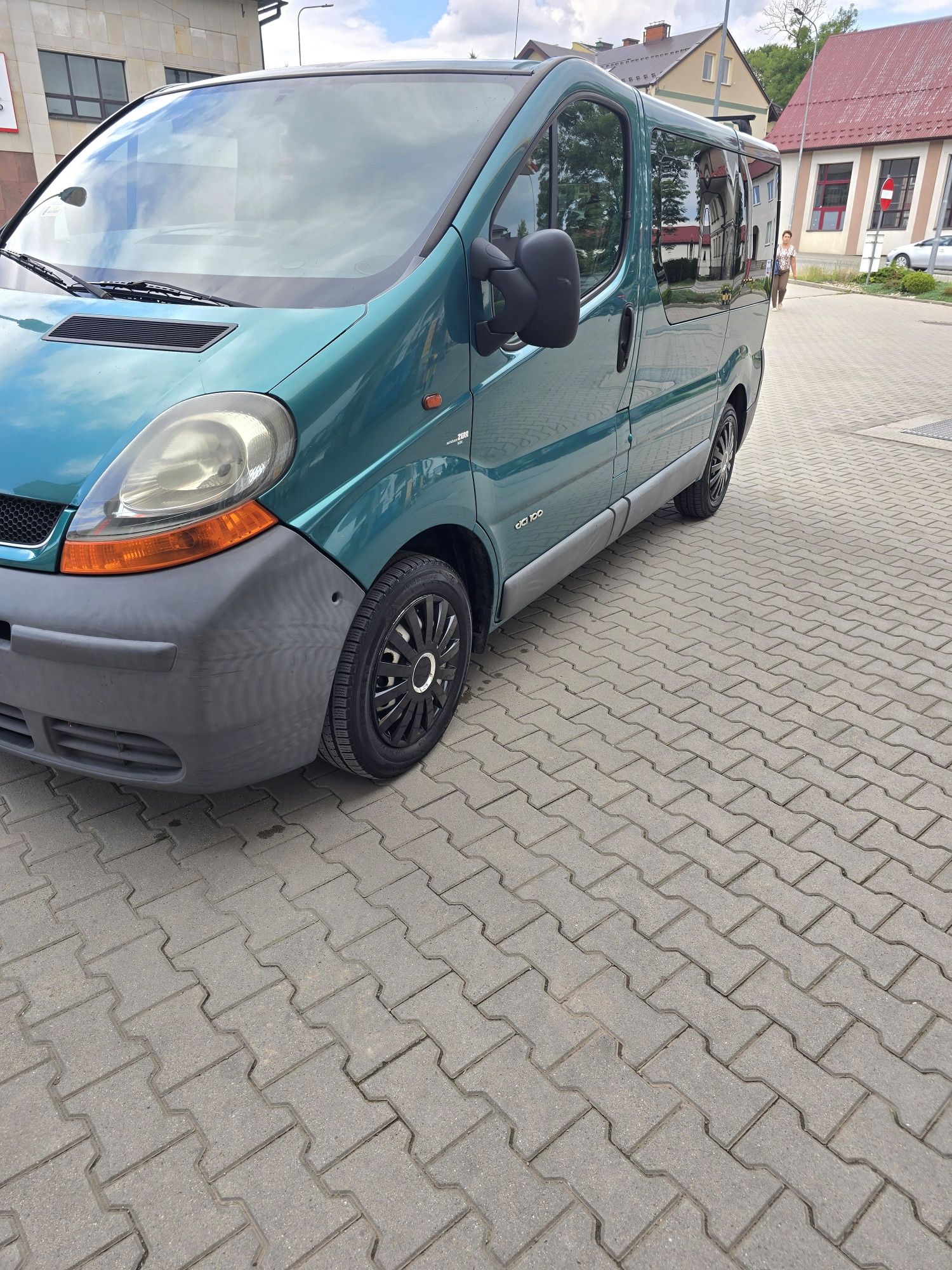 Renault trafic 2003 r 1.9 d 9 os klima