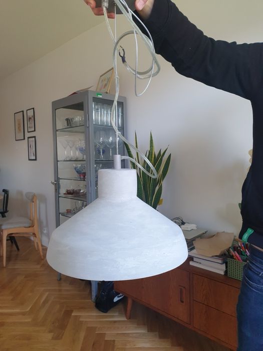 Lampa betonowa wisząca