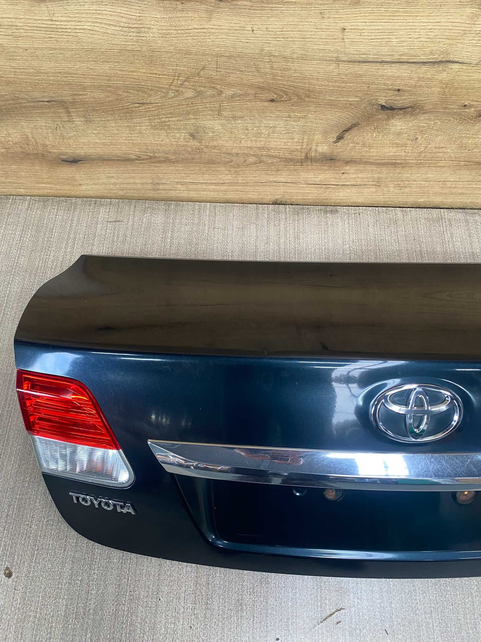Klapa/kufer tylny bagażnika toyota t27 lift sedan kolor 1h2