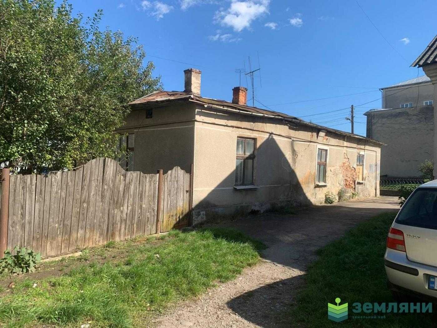 Продаж землі 3,71сот з будинком центр Тисмениці вул.Площа Ринок