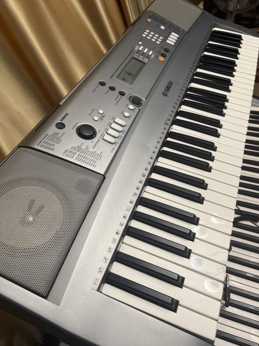 Yamaha PSR R-300 (PSR E-303) ; PSR -225 GM - чудовий  стан ДИНАМІЧНА