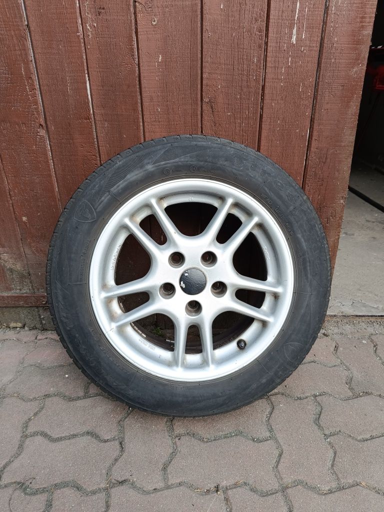 Sprzedam 4 szt.felgi aluminiowe z oponami letnimi w dobrym stanie.