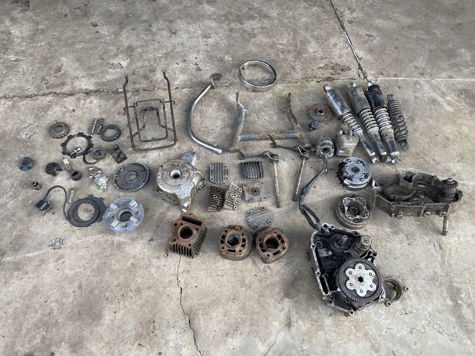 Лот запчастин до мопеду