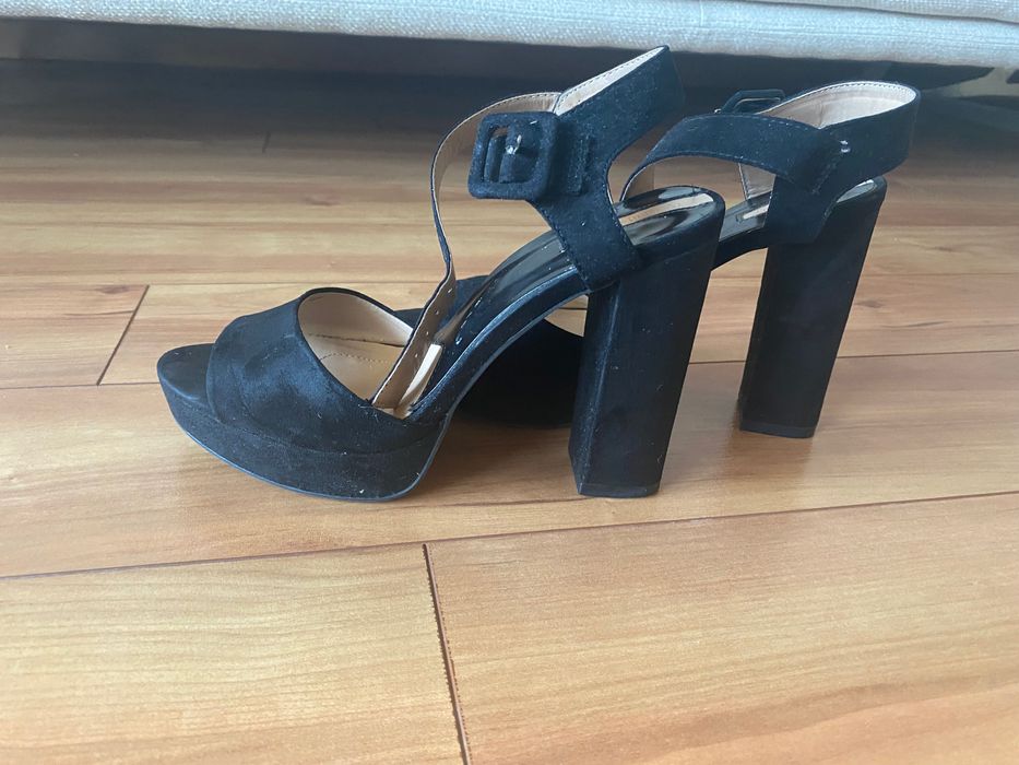 Sandálias stradivarius