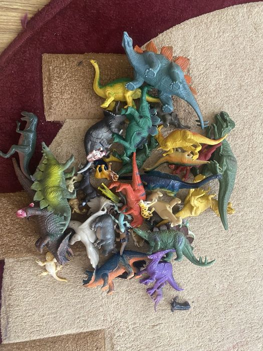 Пакет іграшок тварин і динозаврів