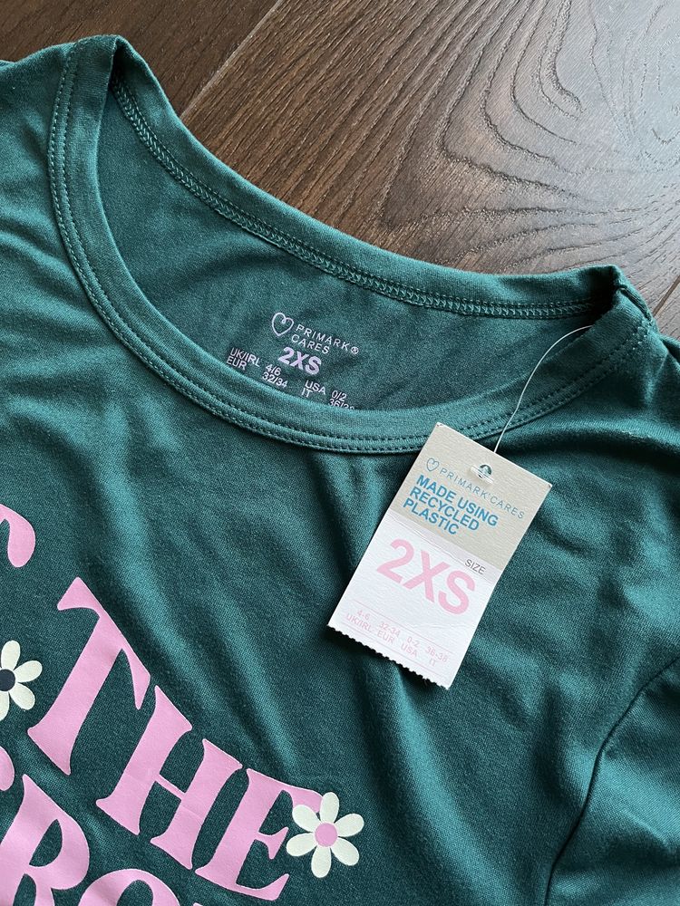 Primark, zielony t-shirt z nadrukiem kwiatki krótki rękaw 2XS/32