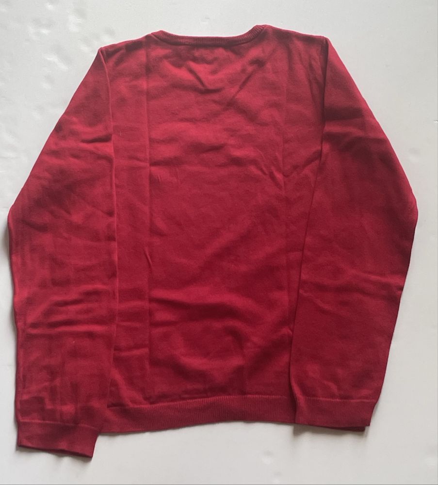 Camisola vermelha com desenho reversível