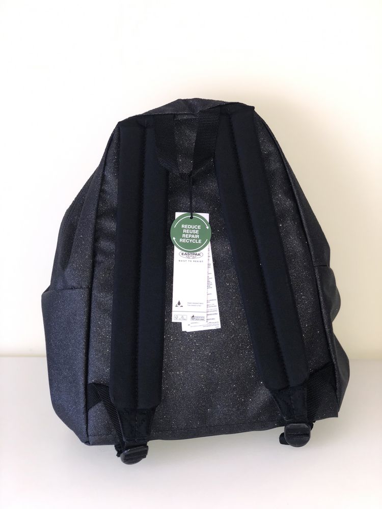 Vendo Mochila Eastpak preta com brilho