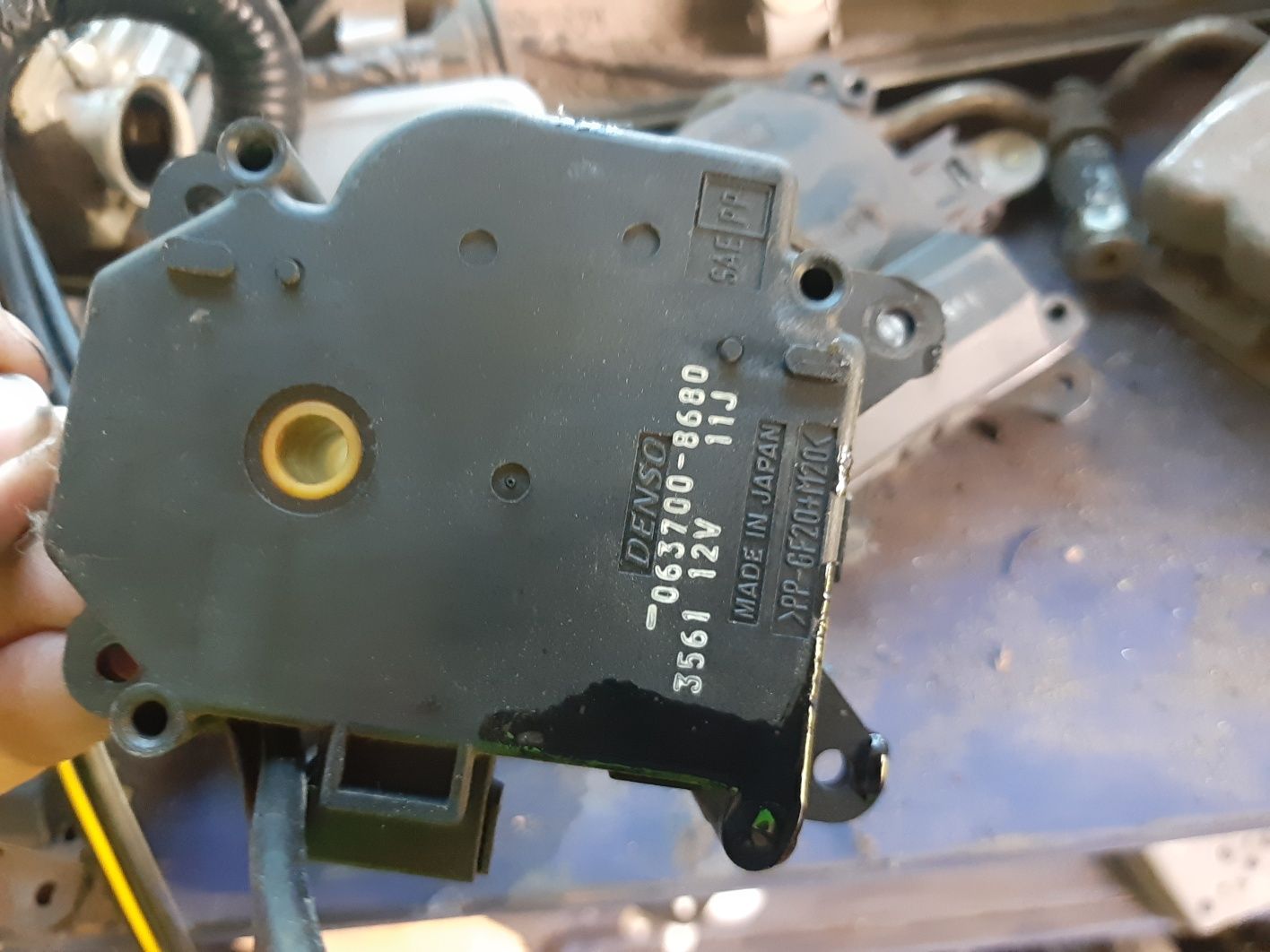 Damper siłownik klapki nawiewu avensis t25 corolla verso ii  8680