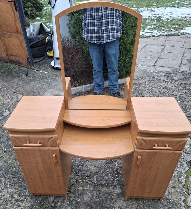 Toaletka dwie szafki lustro używana