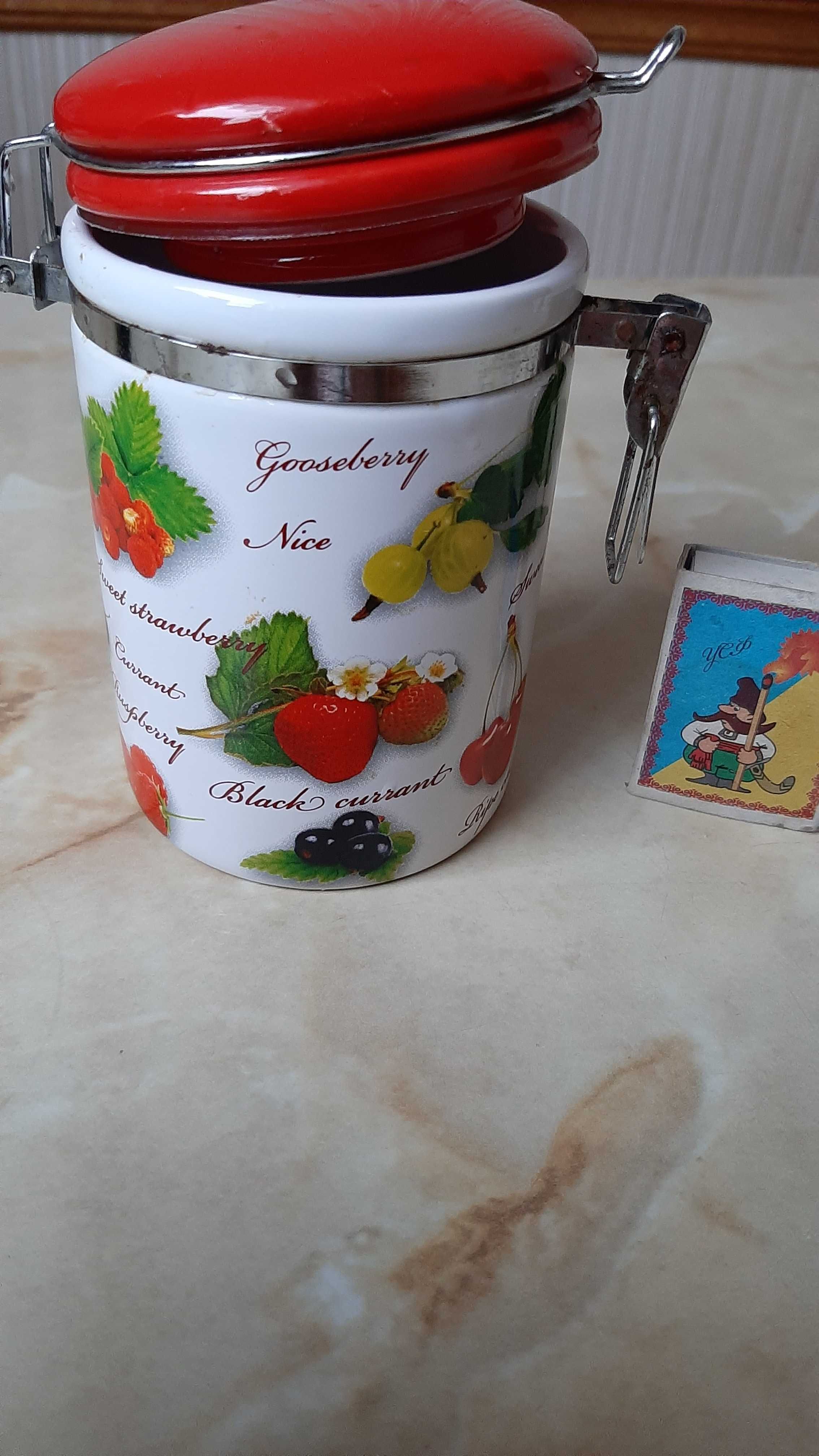 Продам керамическую баночку