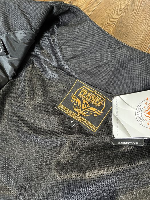 Шкіряний мотожилет Milwaukee S