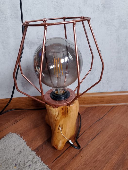 Ciekawa lampka nocna