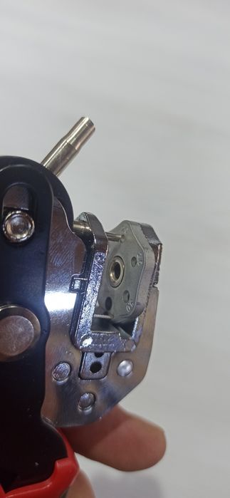 Діркопробивач дірокол револьверний пробивач отворів