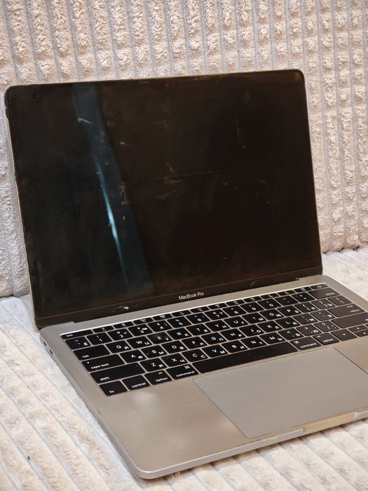 Продам MacBook Pro 2017 16/256 13.3' не вкл, без iCloud