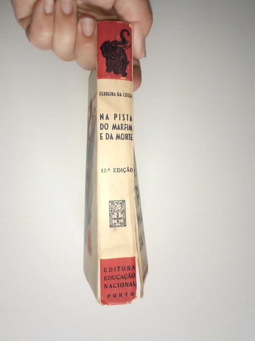 Livro "Na pista do marfim e da morte", de Ferreira da Costa