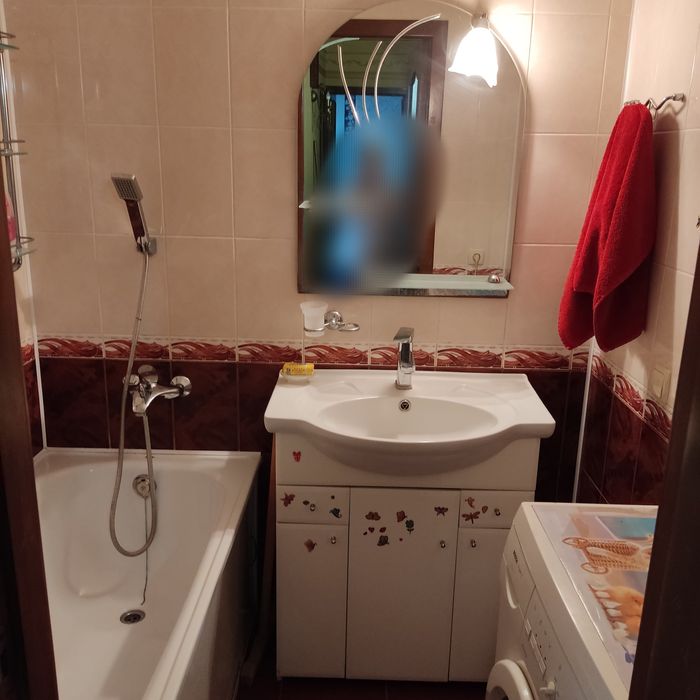 Двокімнатна,район Критого ринку!