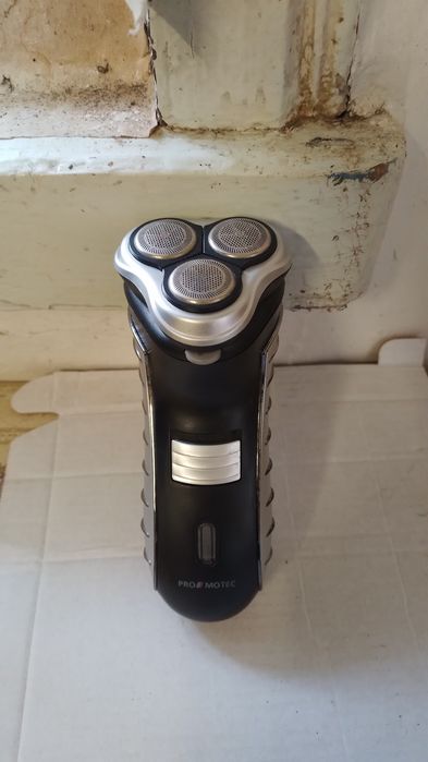 Элктробритва з трома ножами