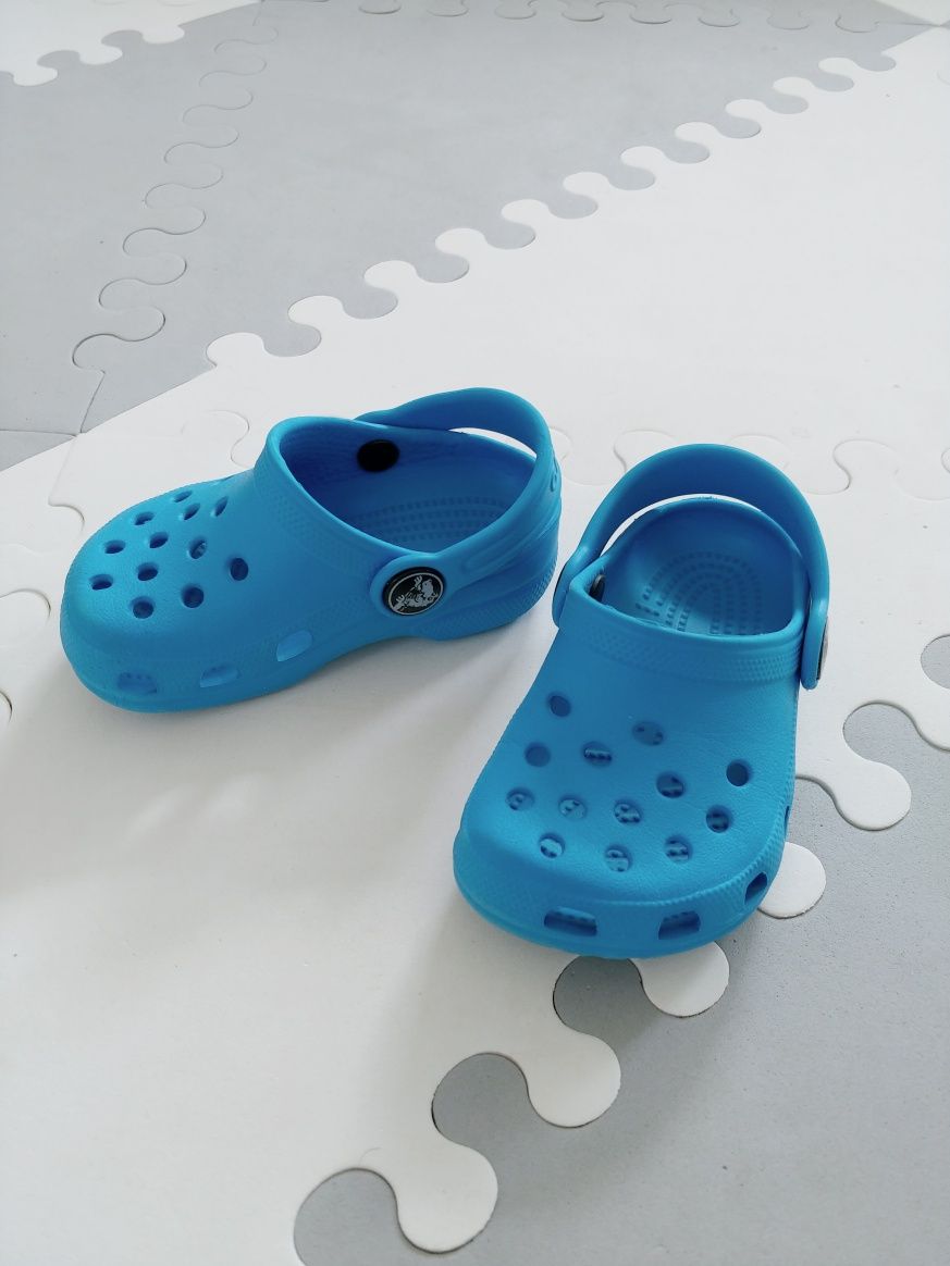 Buciki klapeczki CROCS rozmiar C 4-5 niebieskie wkładka 13cm