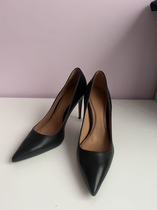 Czarne szpilki Kazar