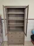 Vitrine com 2 gavetas grandes e duas pequenas