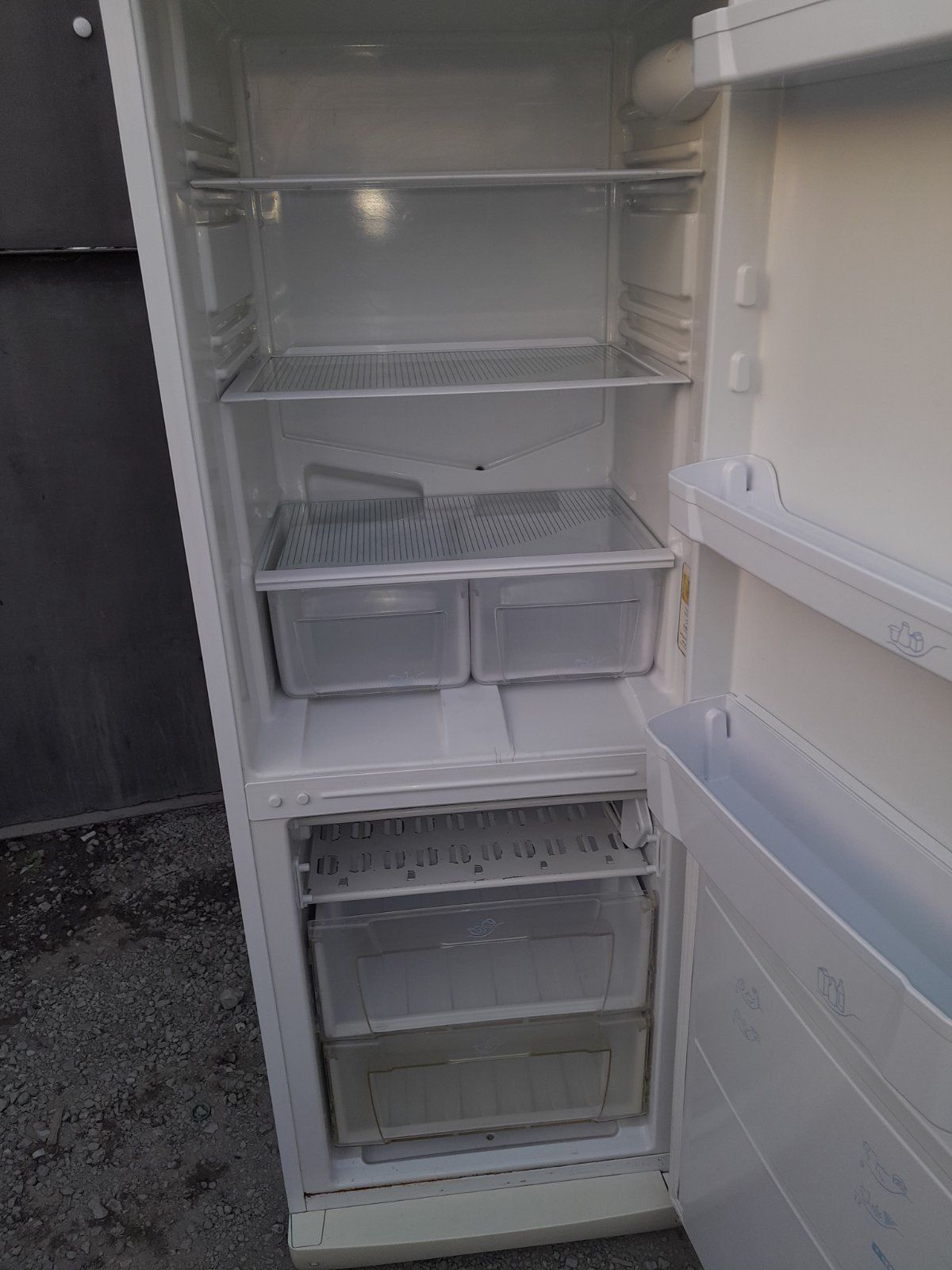 Срочно продам холодильник Indesit недорого