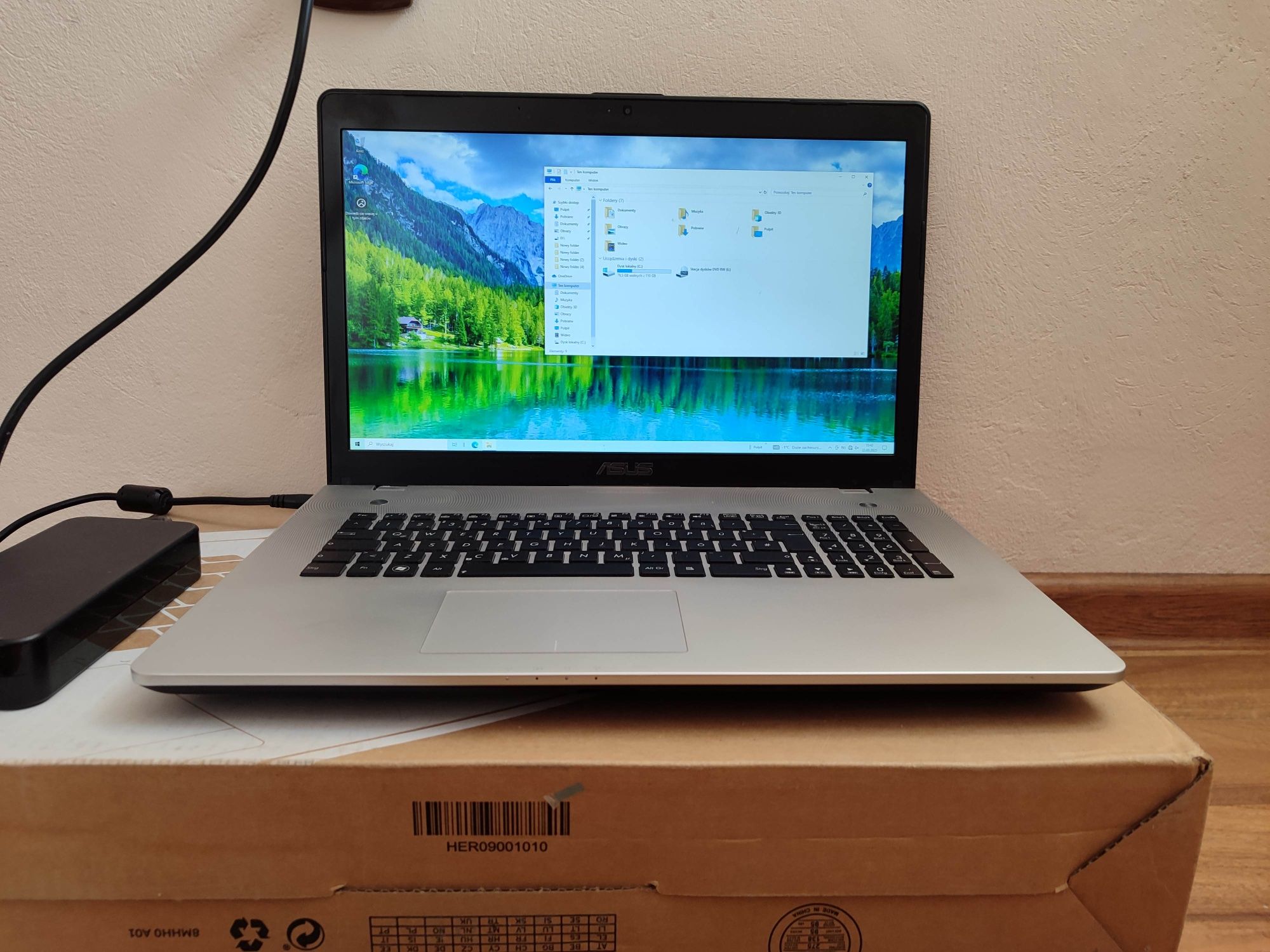 Laptop ASUS 17cali Fullhd i7 SSD zadbany wysyłam