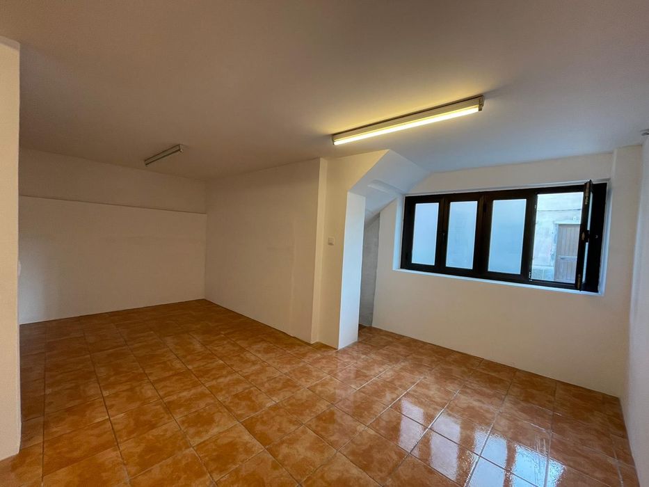 Aluga-se quarto grande