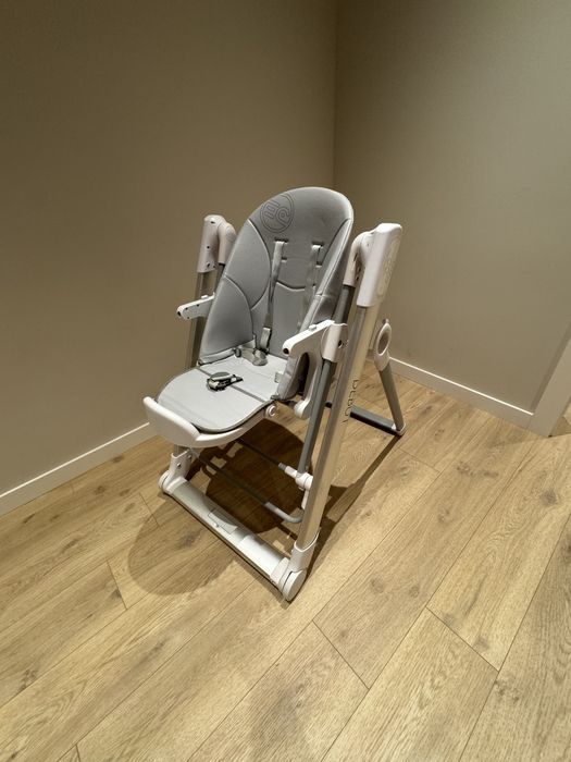 Продам стільчик carello debut