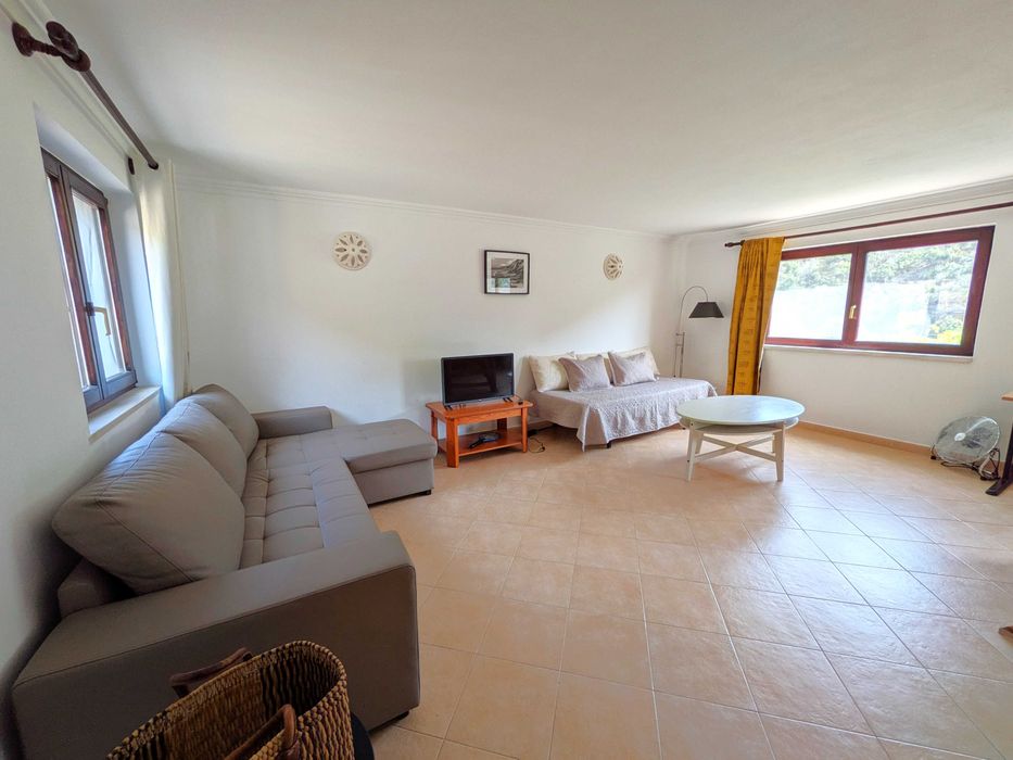 Retiro na natureza com terraço e vista