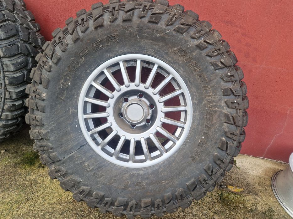 Jantes tipo Braid Novas 17" 7.5" ET 5 
Pneus 37" 12.5 17" Cooper Stt P