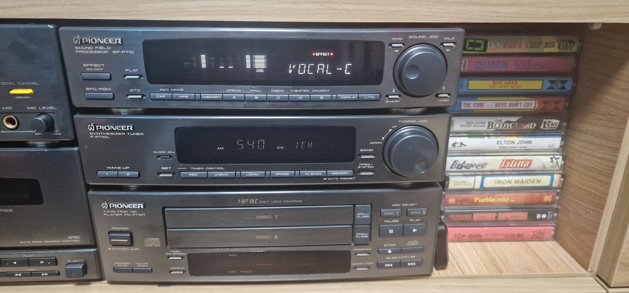 Wieża Pioneer 710 z aiwa kolumnami.