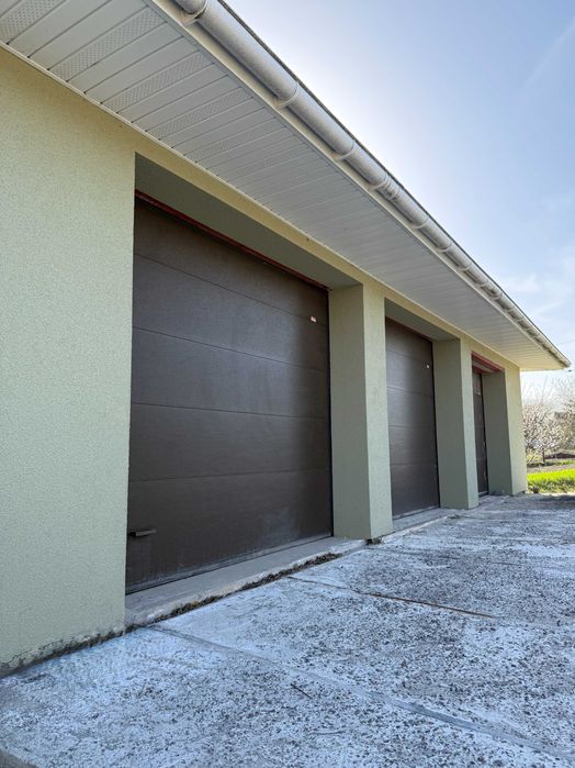 Продам котедж 480м  с.Шпитьки 17 км по Житом. трасі 15с.біля озера