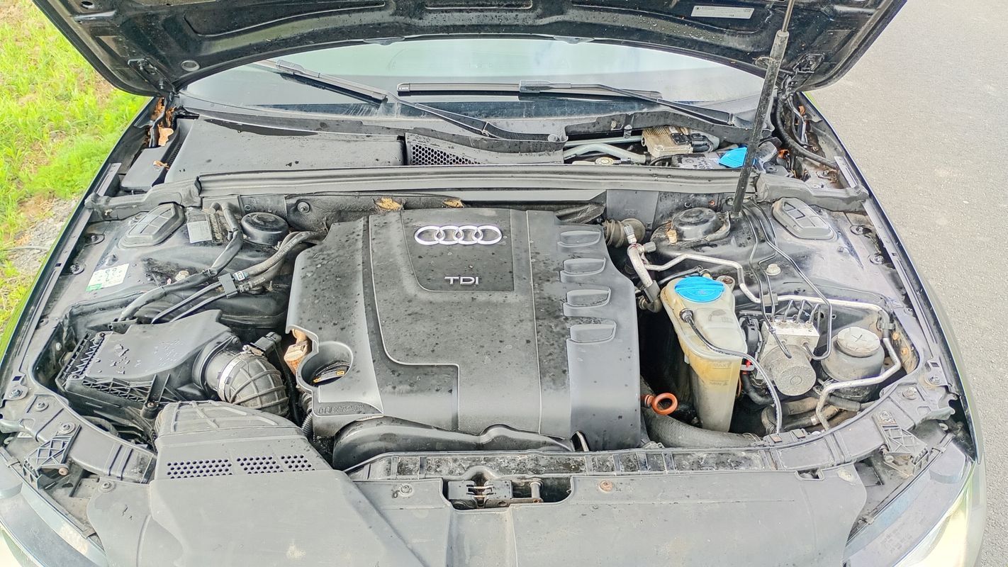 AUDI A4 B8 KOMBI 2,0TDI OŚ BELKA ZAWIESZENIA TYŁ