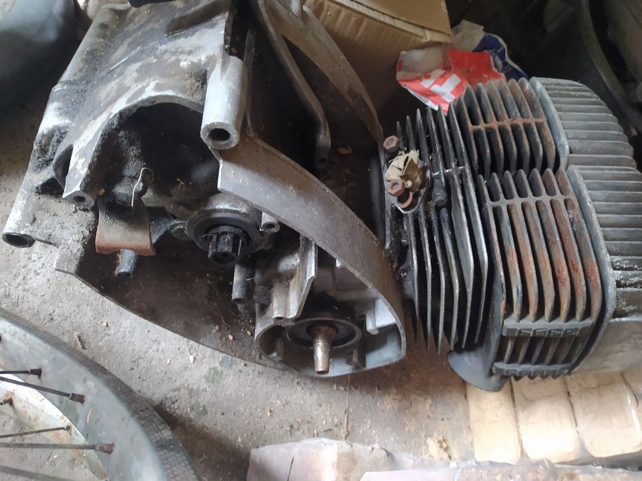 Двигатель на мотоцикл Ява ,заводная ножка.