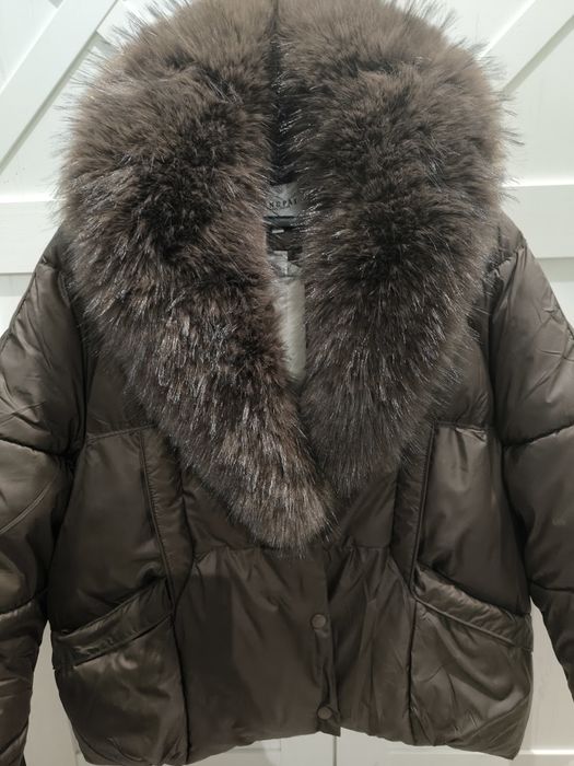 Czekoladowa kurtka zimowa z kołnierzem