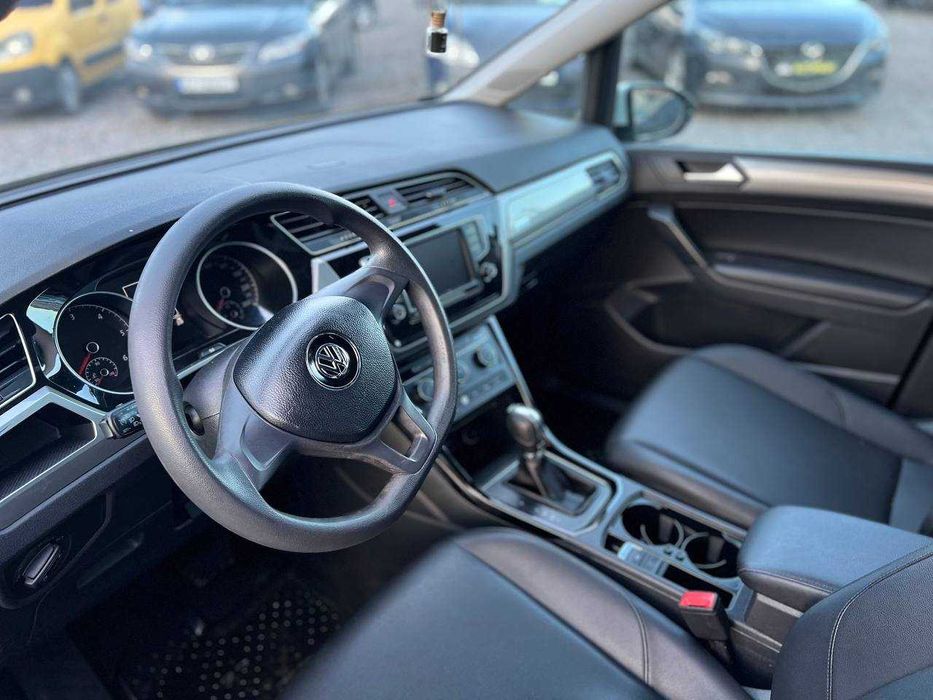 Volkswagen Touran 2016 рік 2.0 TDI DSG
