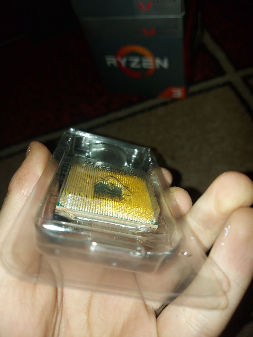 Процессор со встр. графикой Ryzen 3 2200G (без кулера, AM4)